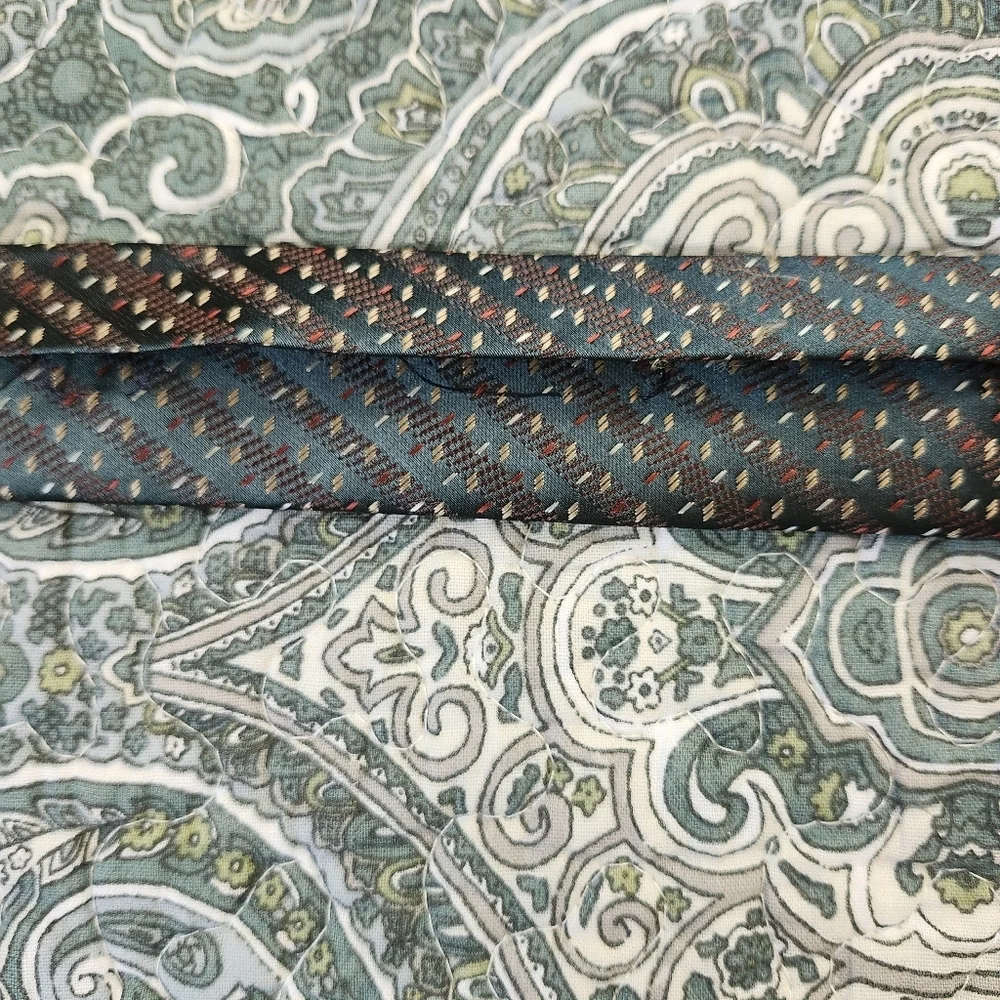 Kai Long 100% Silk Tie Green Gold Red White